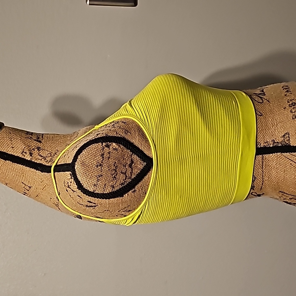 Nwt lime green sports bra - Picture 2 of 4